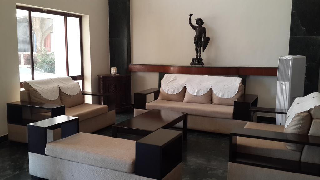 Paramount Inn Sriperumbudur エクステリア 写真